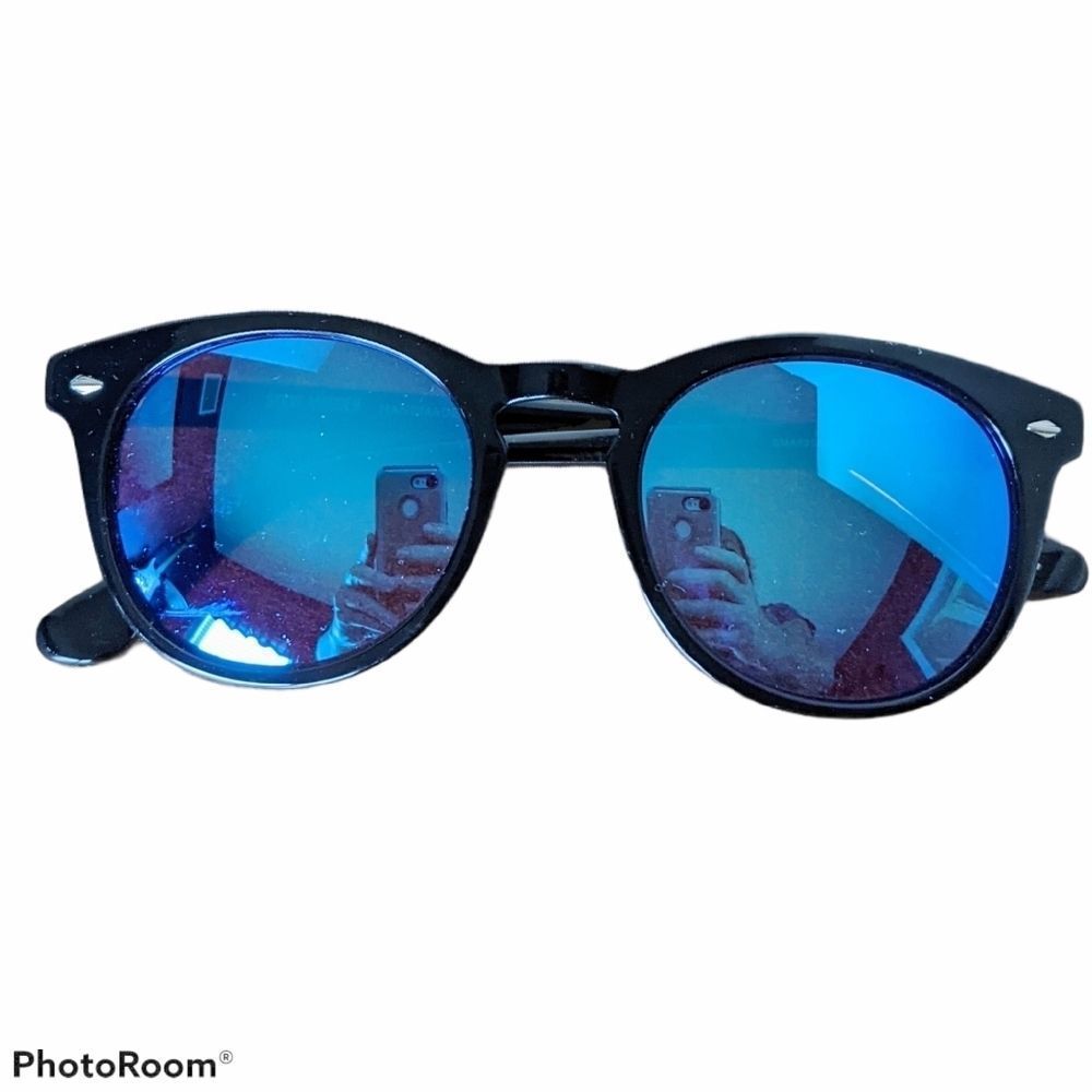 Steve Madden Black and Blue Sunglasses